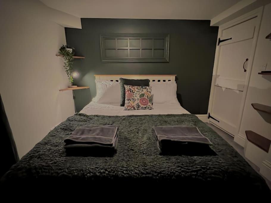 Period Apartment, Great Views, In Heart Of Town. Bradford-On-Avon Esterno foto