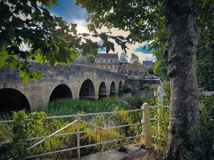 Period Apartment, Great Views, In Heart Of Town. Bradford-On-Avon Esterno foto