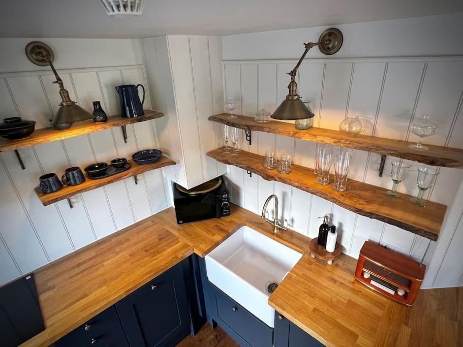 Period Apartment, Great Views, In Heart Of Town. Bradford-On-Avon Esterno foto